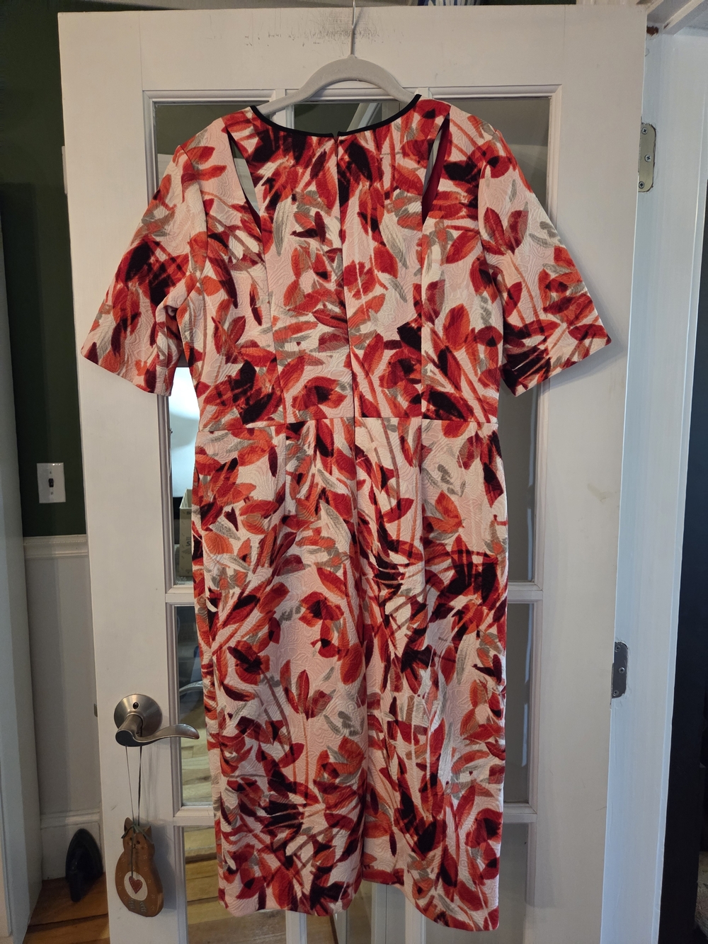 Maggy London Red, Black & White Abstract Print Cutout Sheath Dress - Size 12 - Picture 12 of 12